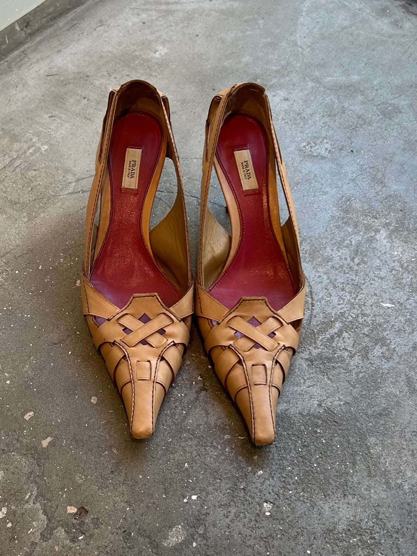 Prada pointed toe pumps 38 EU