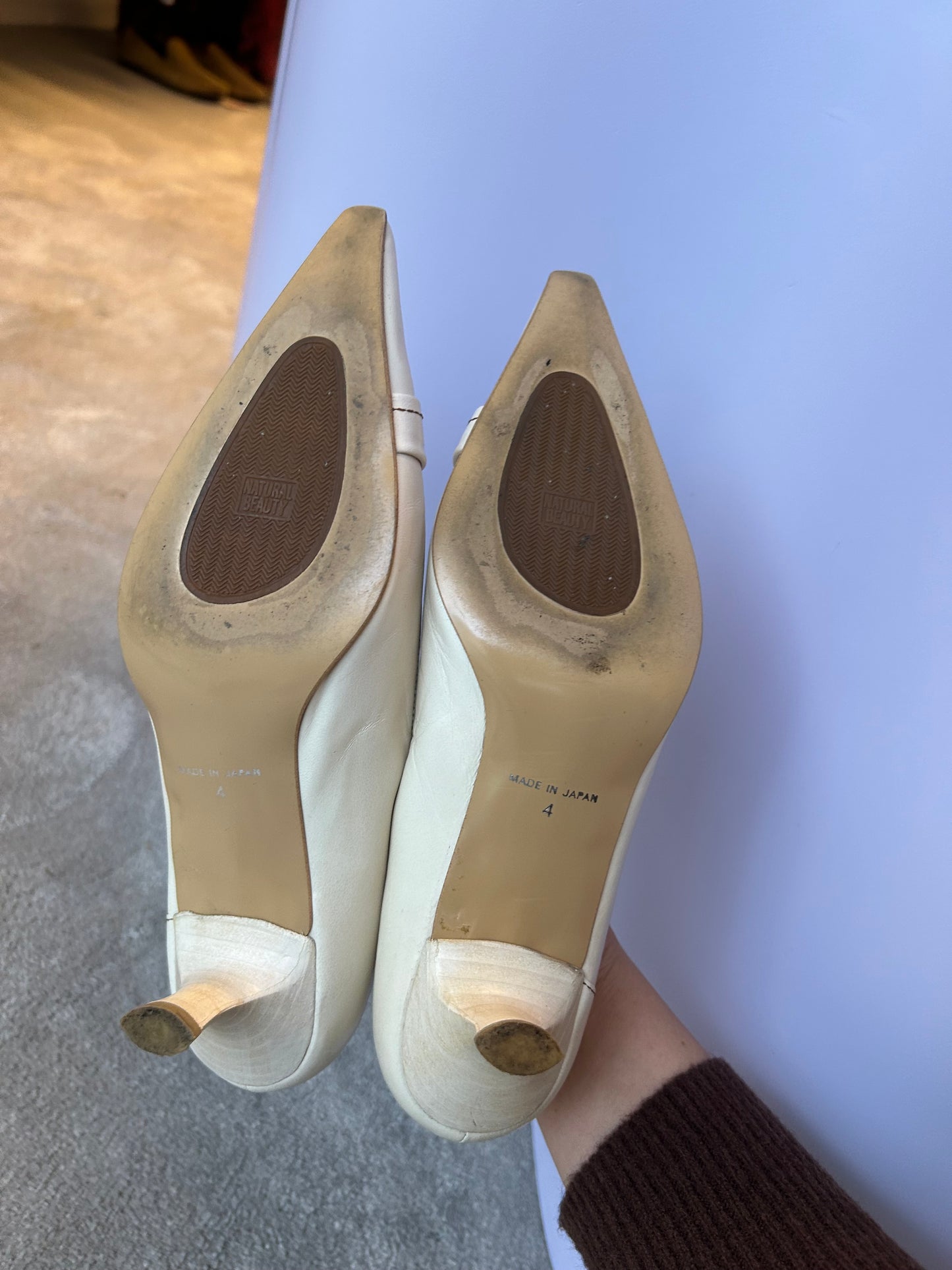 Japanese white leather pumps