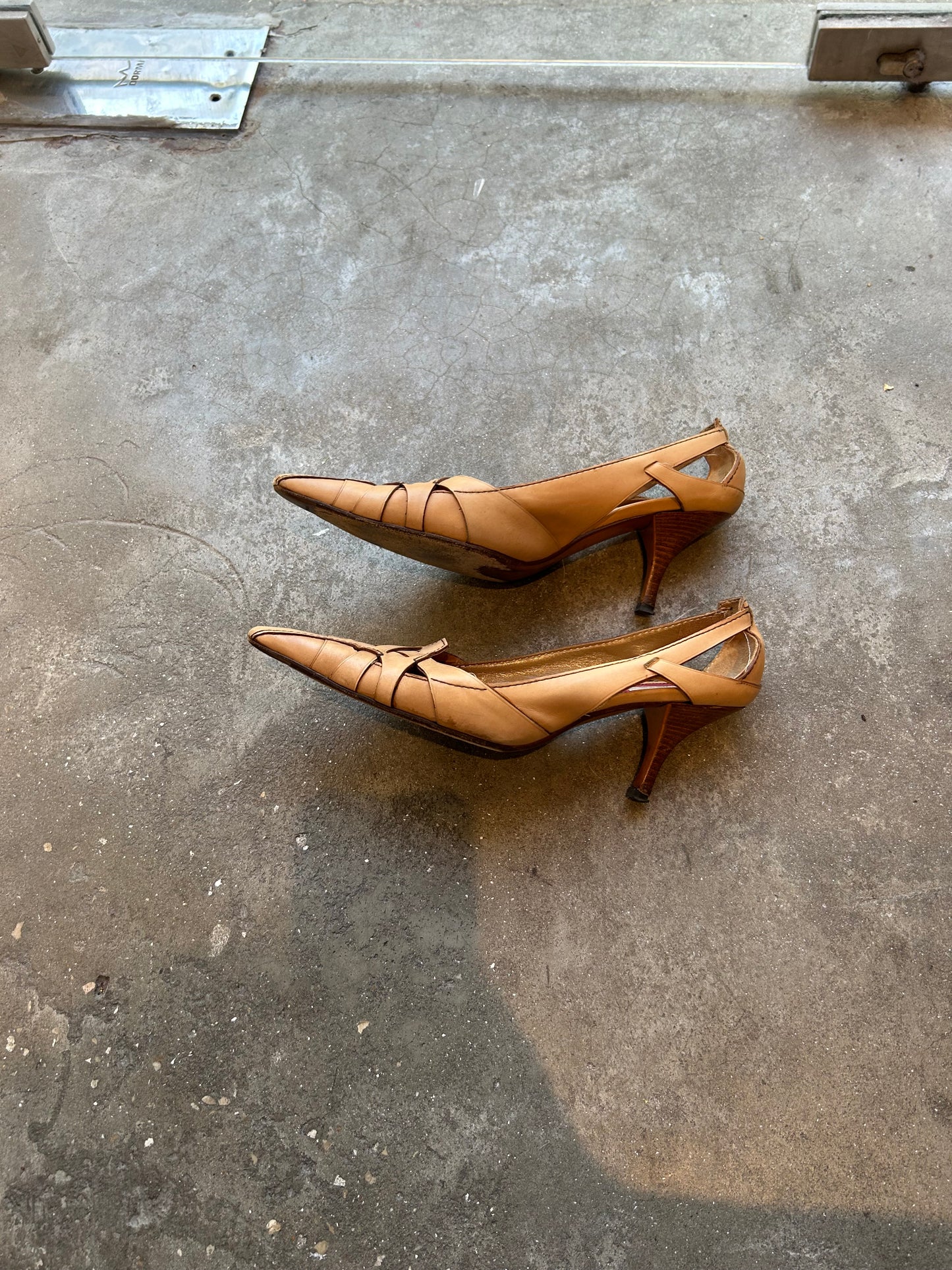 Prada pointed toe pumps 38 EU