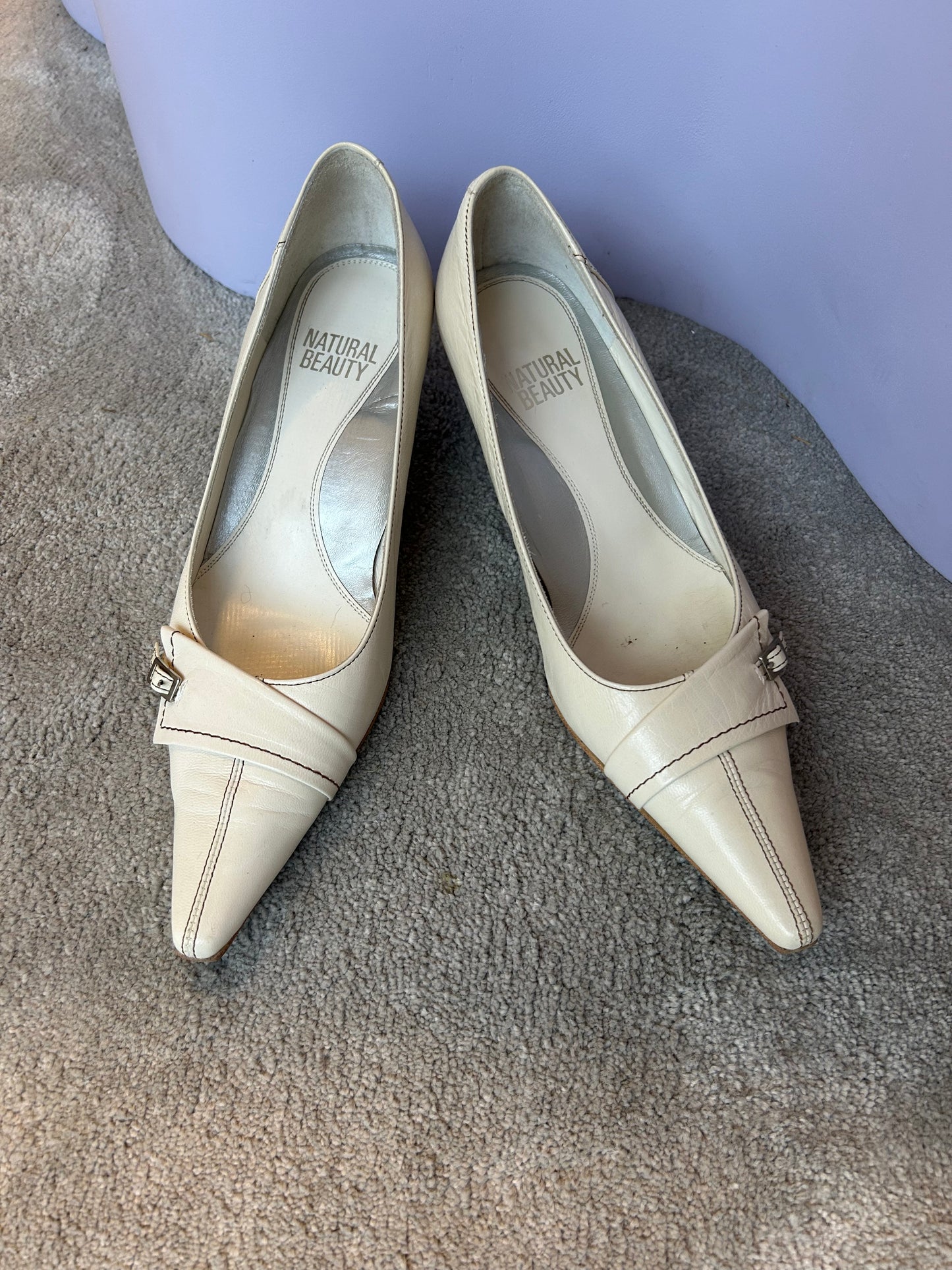 Japanese white leather pumps