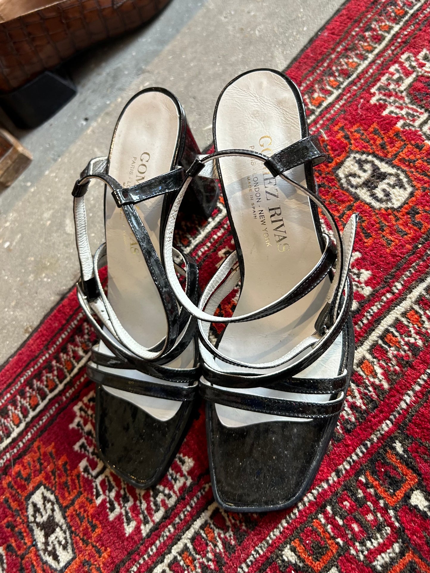 GOMEZ RIVAS vintage 90’s threads high heels