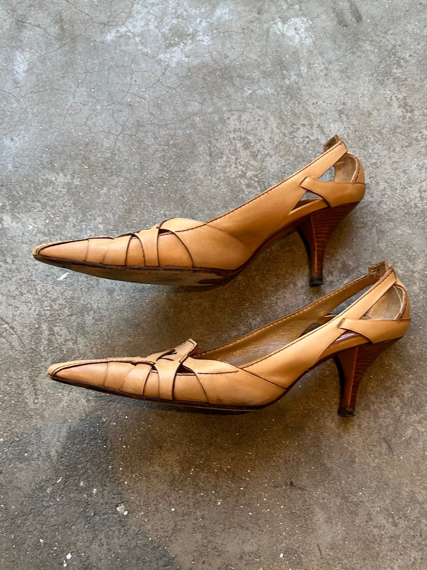 Prada pointed toe pumps 38 EU