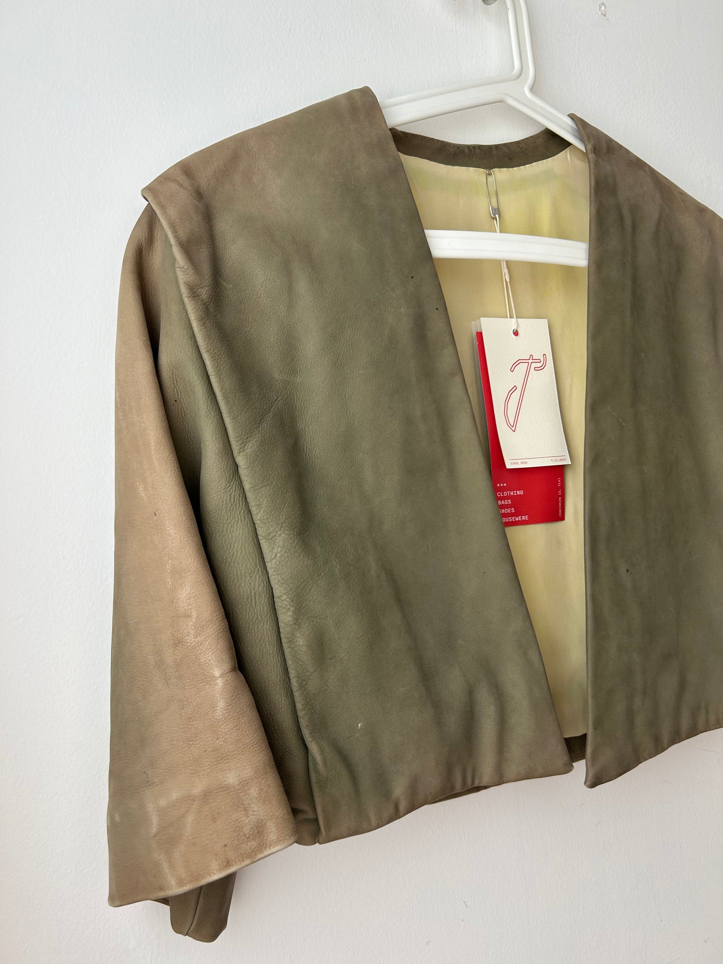 🏛️ 1960’s suede Short hand-stitched jacket