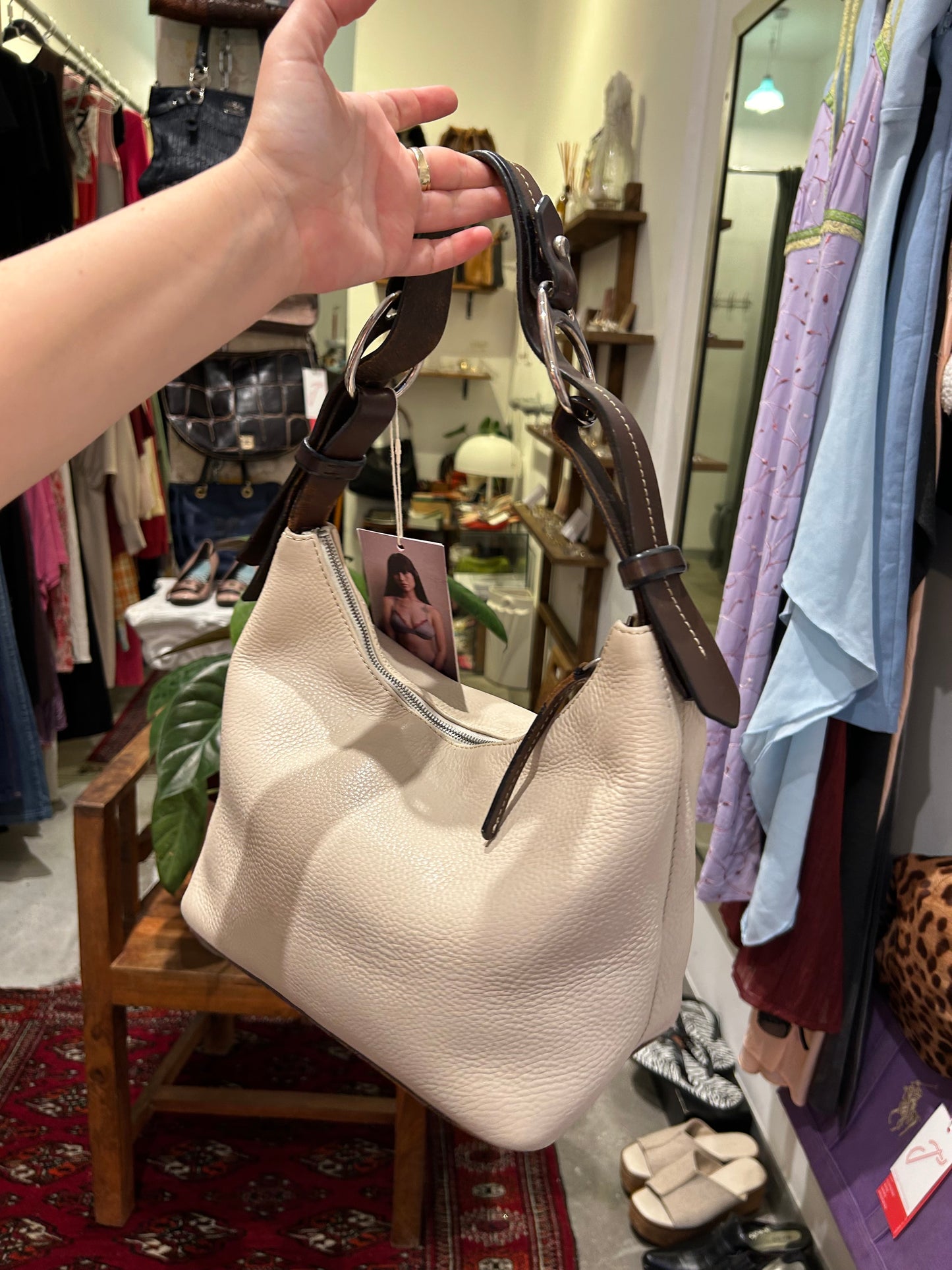 Creamy Dooney & Bourke leather shoulder bag