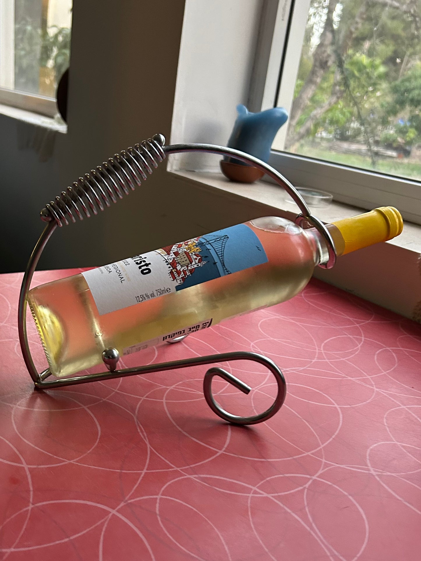 Modern metal wine bottle holder