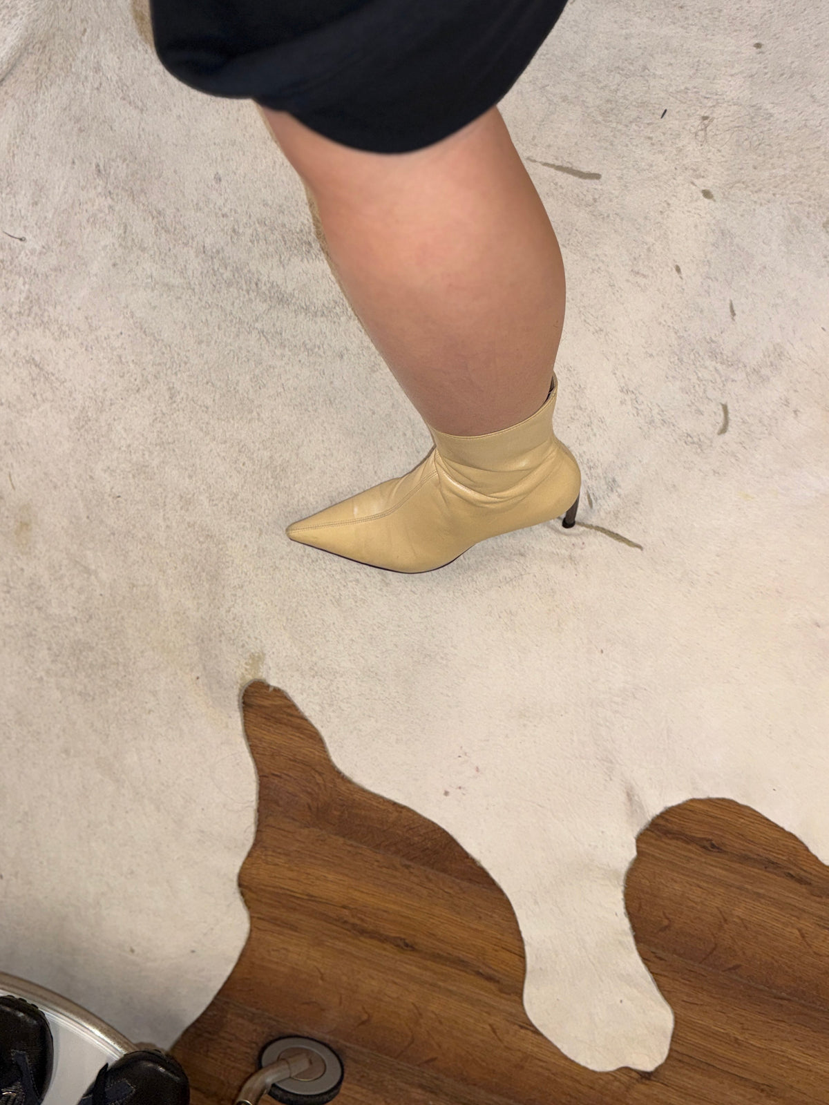 Vintage Sergio Rossi Cream Leather Pointed-Toe Ankle Boots 1990s