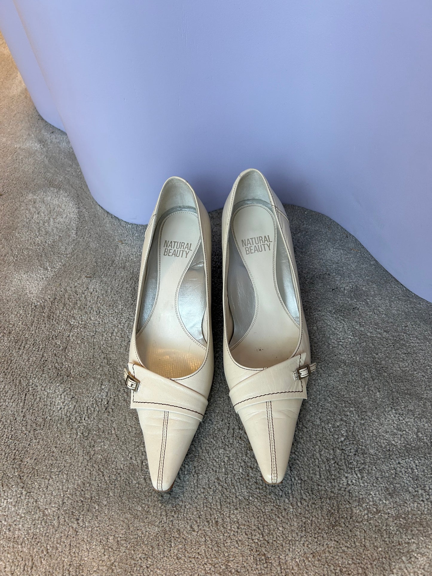 Japanese white leather pumps