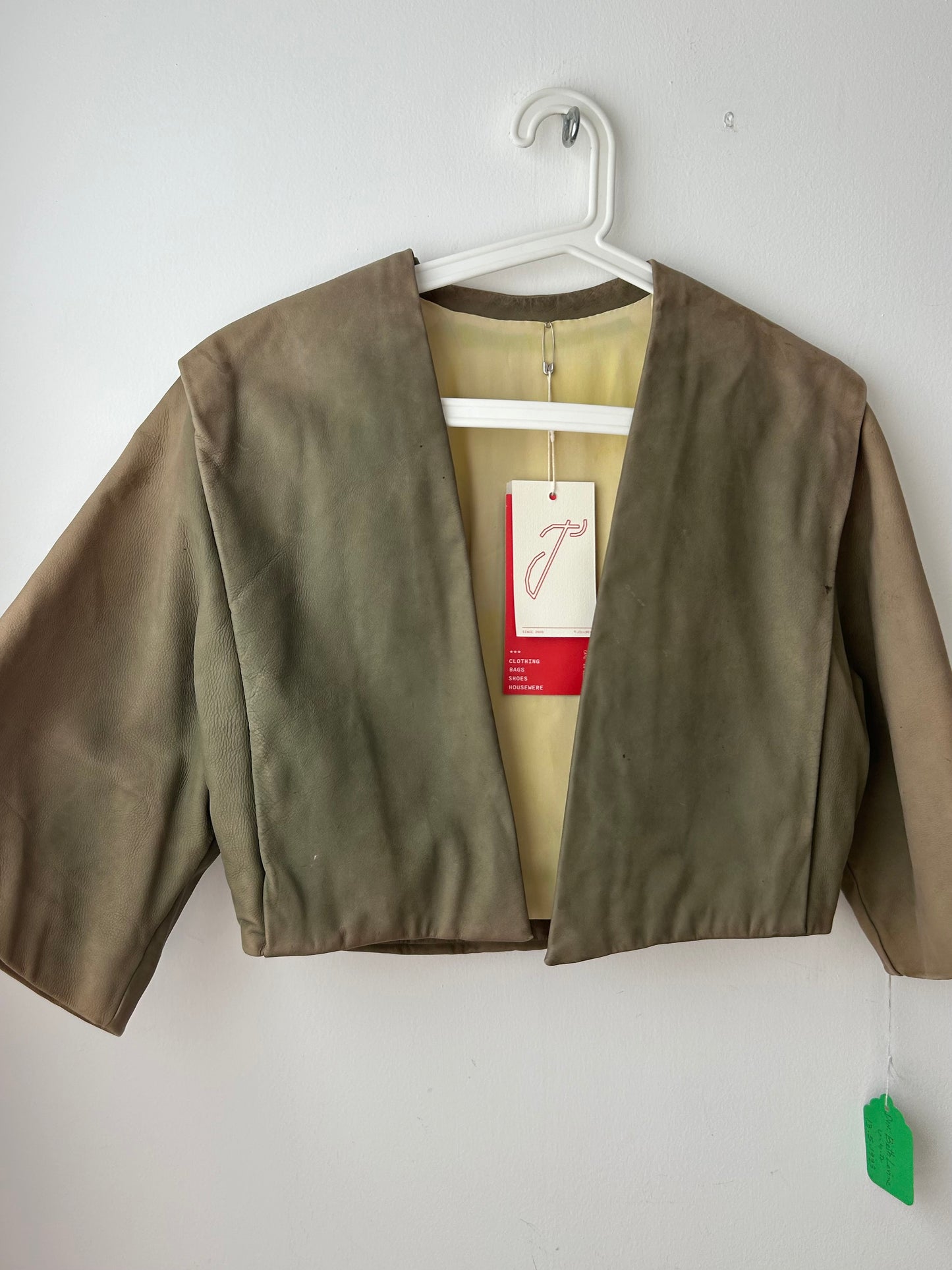 🏛️ 1960’s suede Short hand-stitched jacket