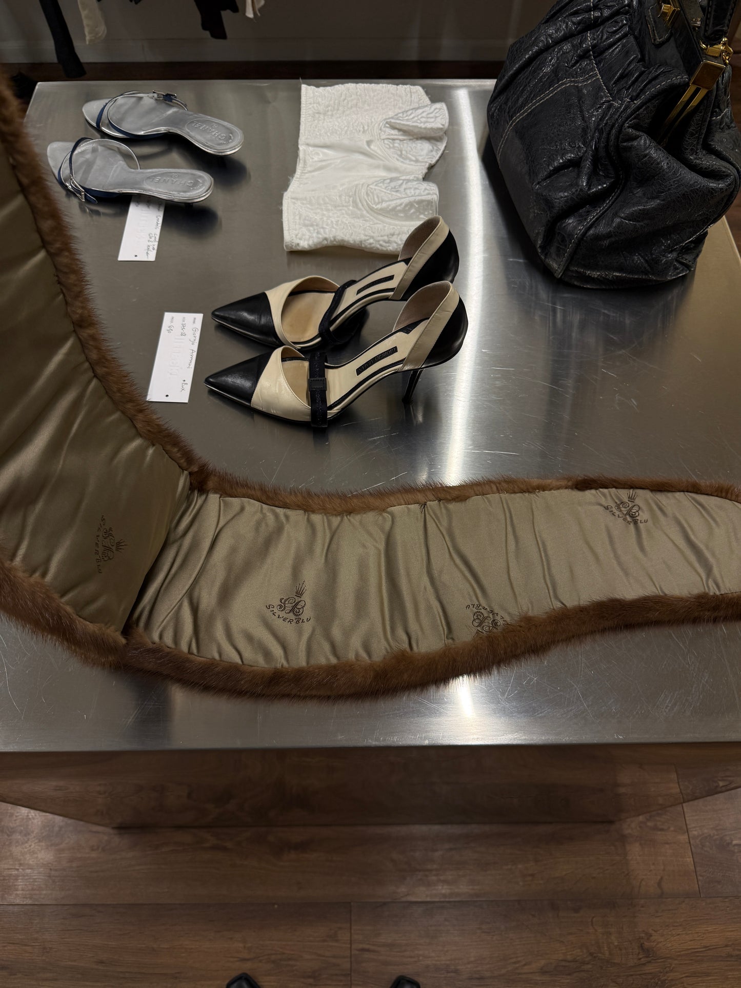 Silver Blu mink fur collar scarf