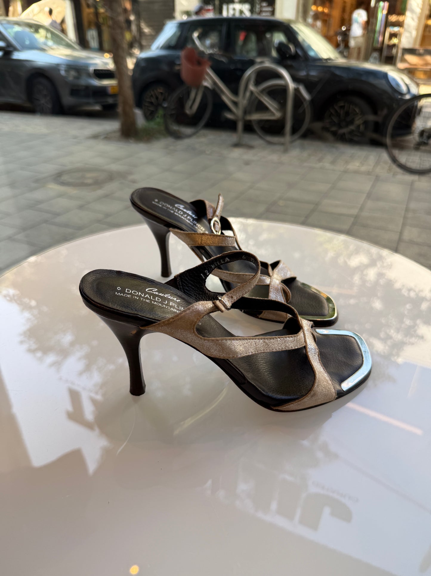 Donald J Pliner Metallic Leather Strappy Sandals 2000s