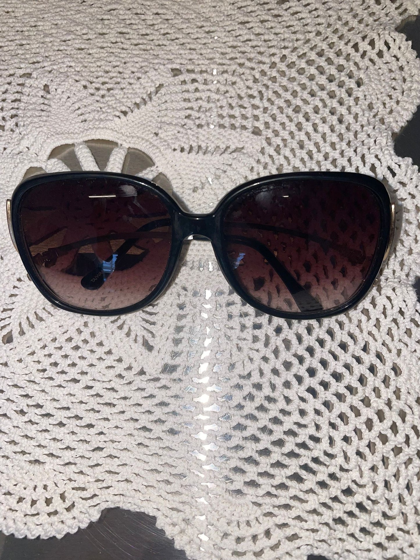 Oversized Vintage Sunglasses – 1980s Inspired