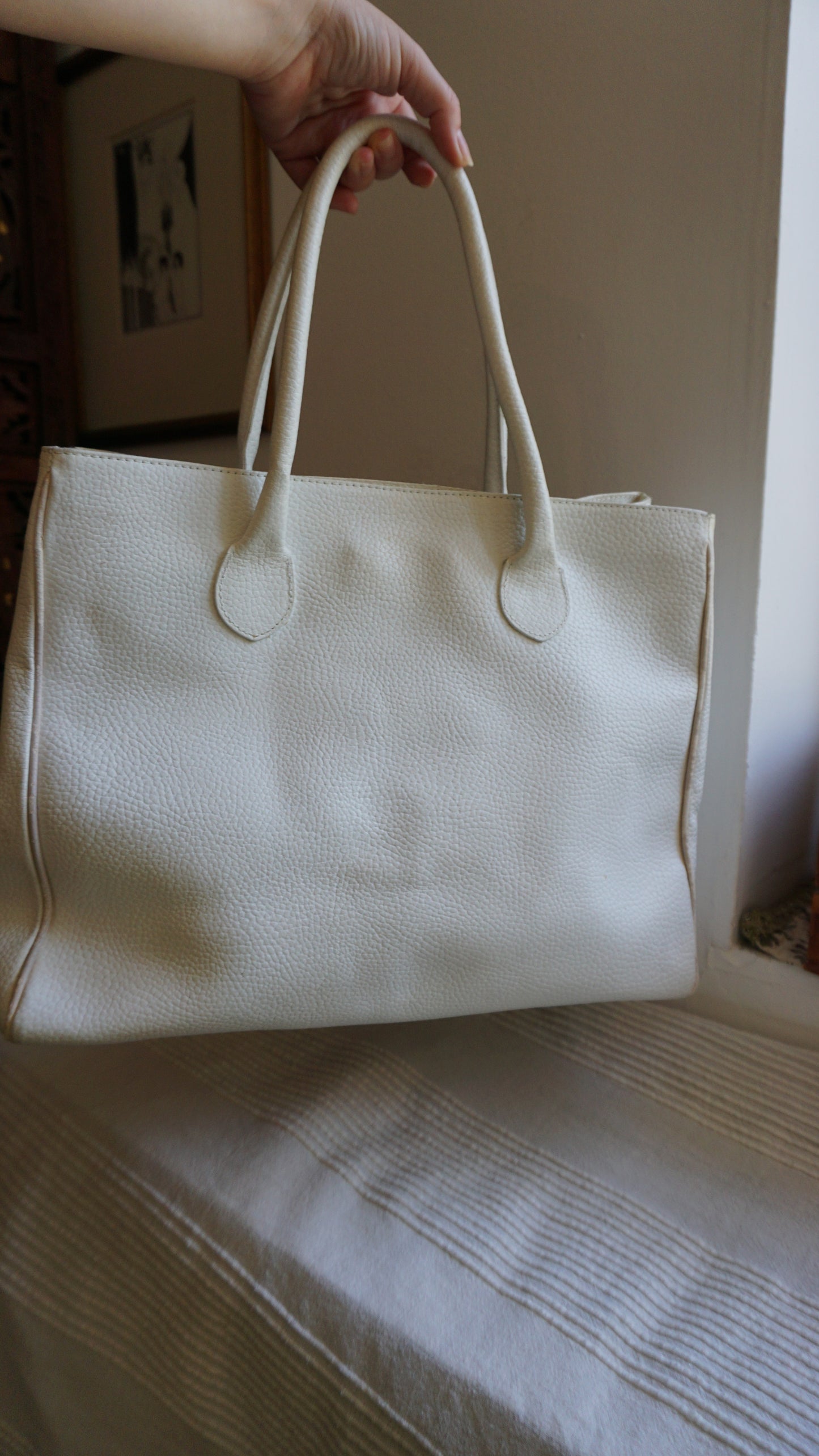 ROGANI white leather shoulder bag