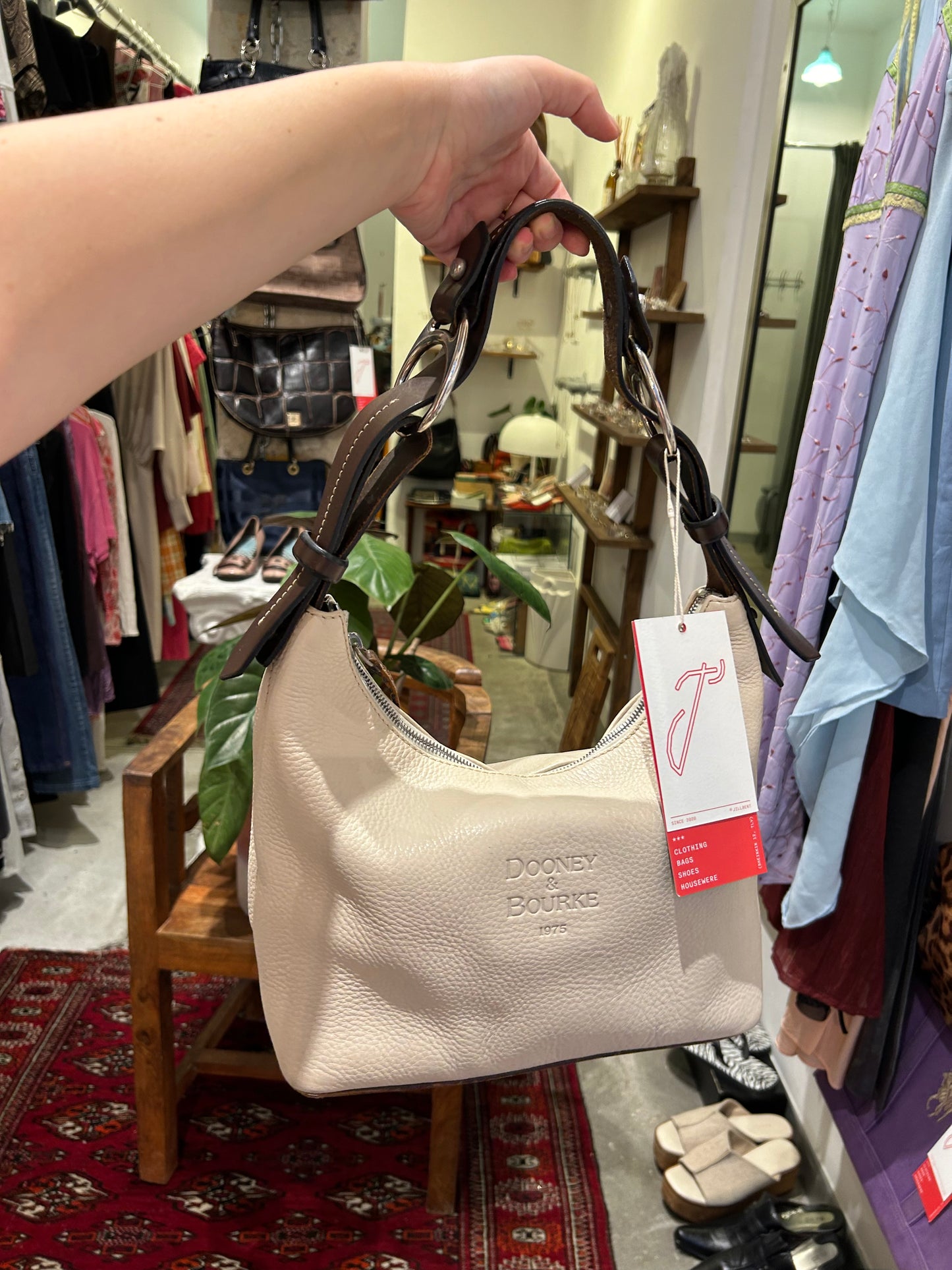 Creamy Dooney & Bourke leather shoulder bag