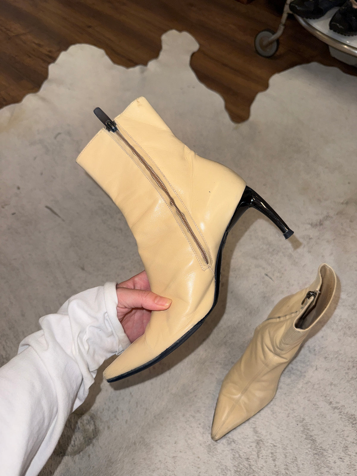 Vintage Sergio Rossi Cream Leather Pointed-Toe Ankle Boots 1990s