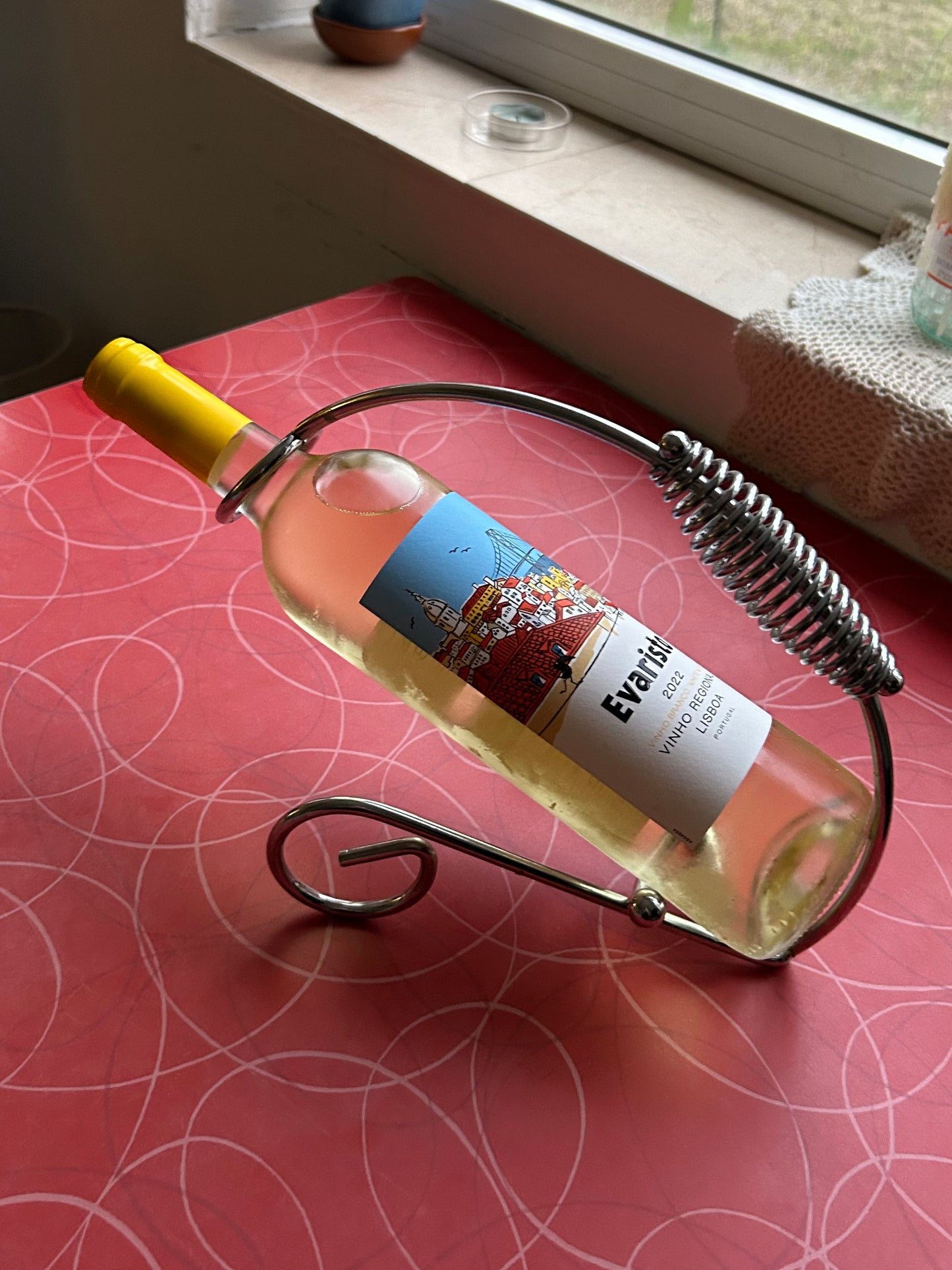 Modern metal wine bottle holder