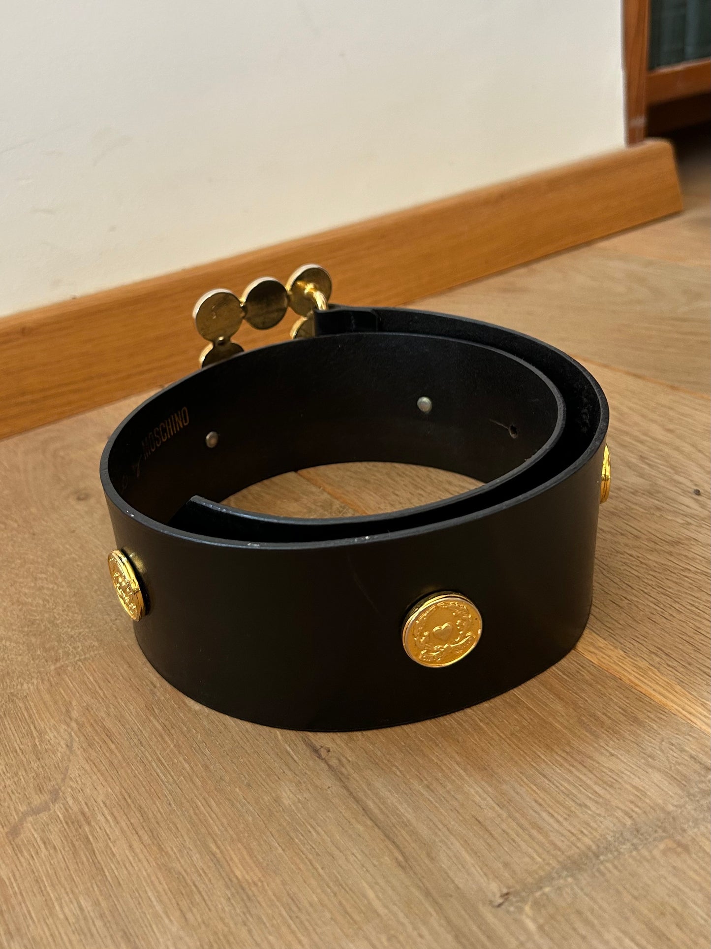 MOSCHINO ‘cheap and chic’ belt