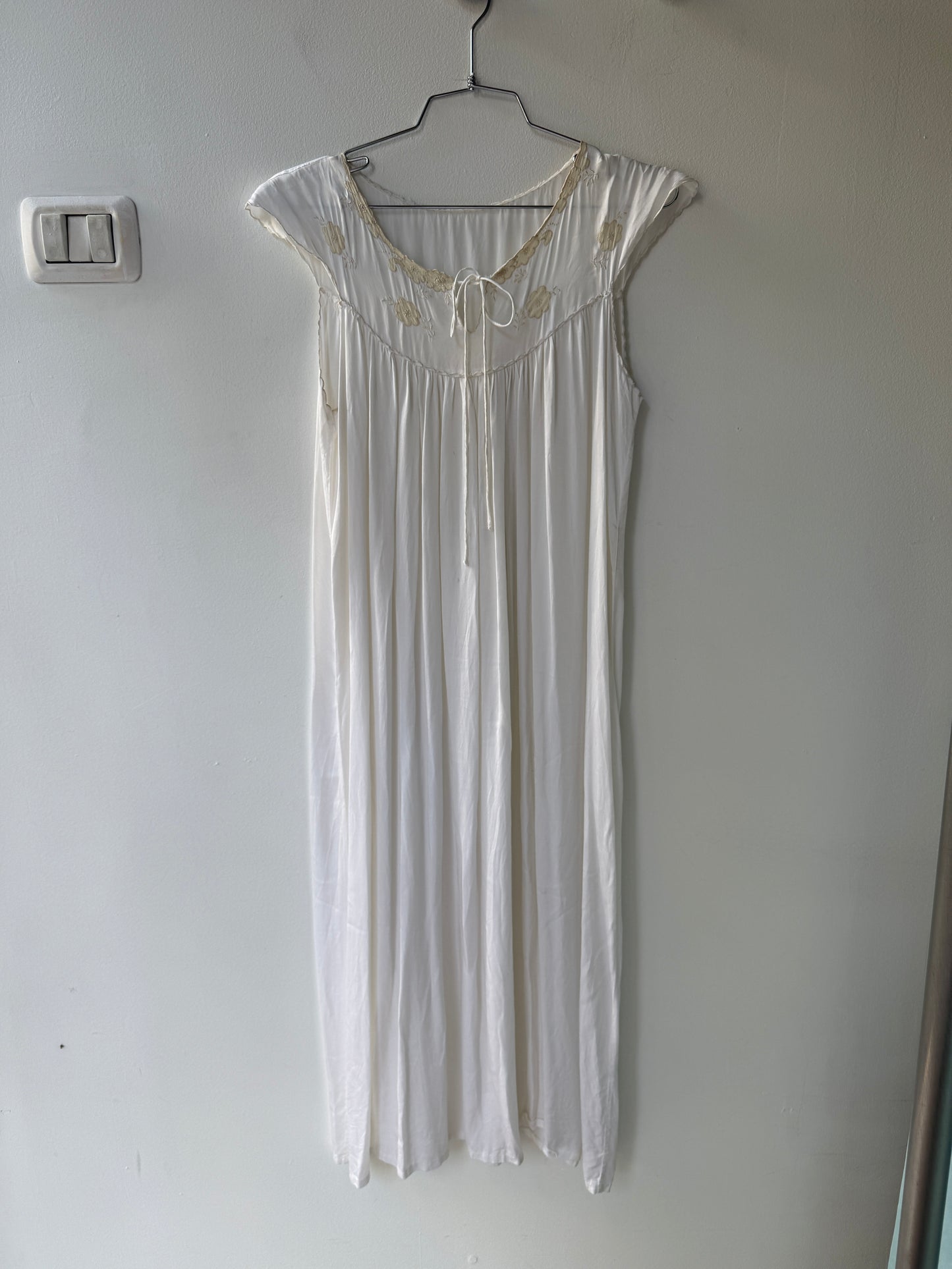 Antique Ivory Embroidered Silk Satin Nightgown – 1930s/40s