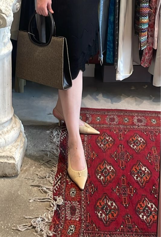 CHANEL vintage beige pumps 37.5 EU