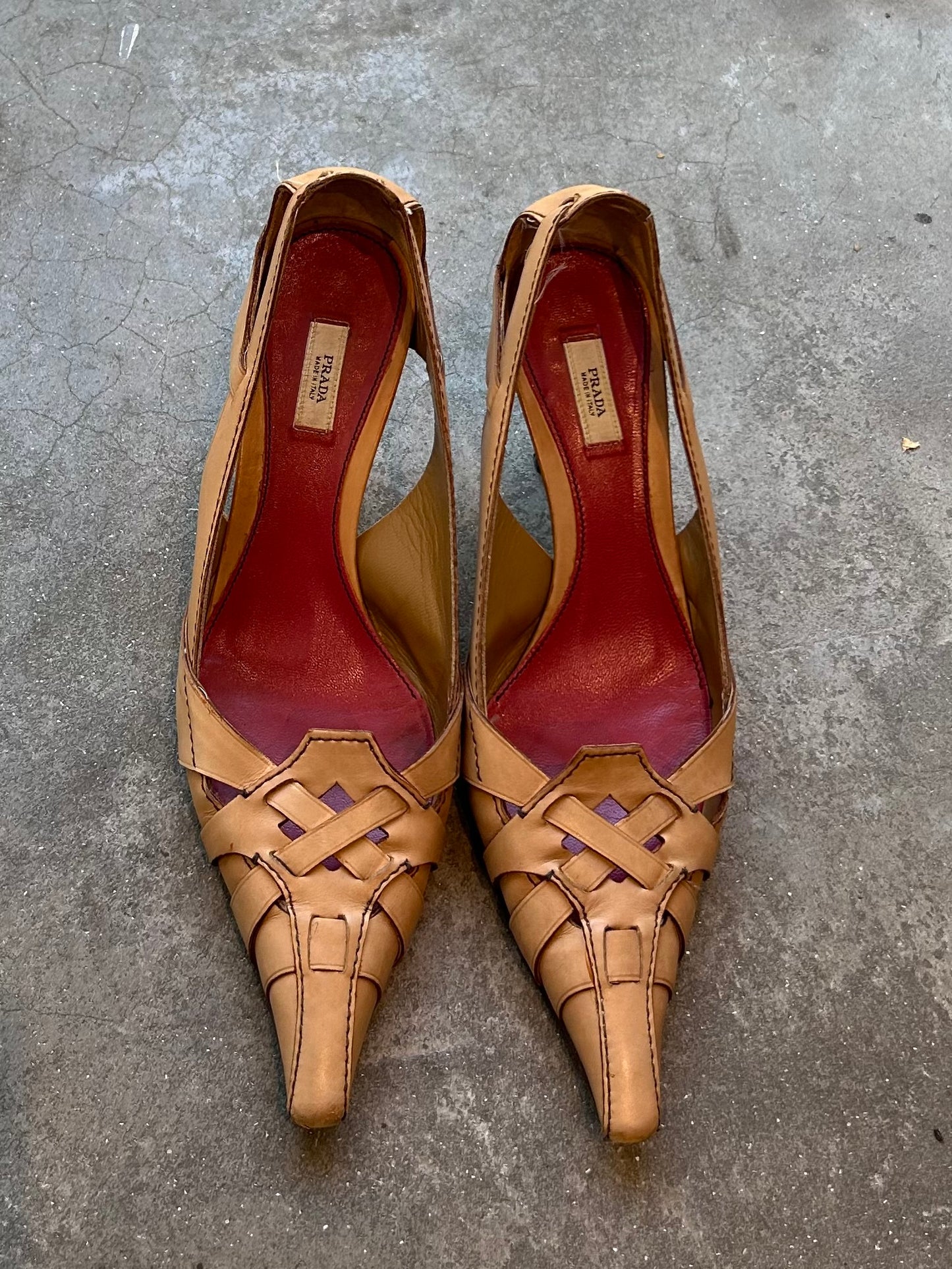 Prada pointed toe pumps 38 EU