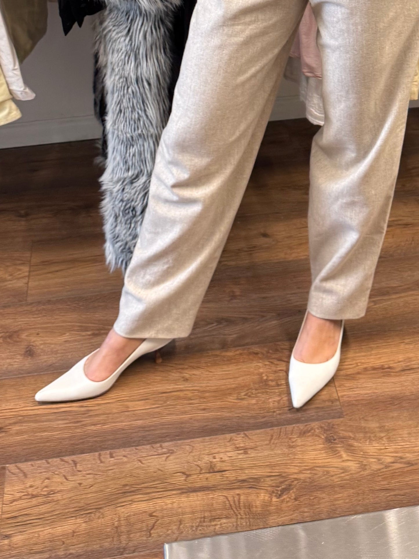 Jean-Paul Barriol White Pointed toe Pumps