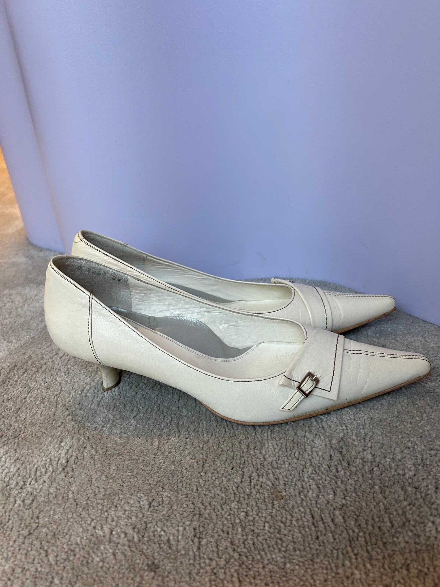 Japanese white leather pumps