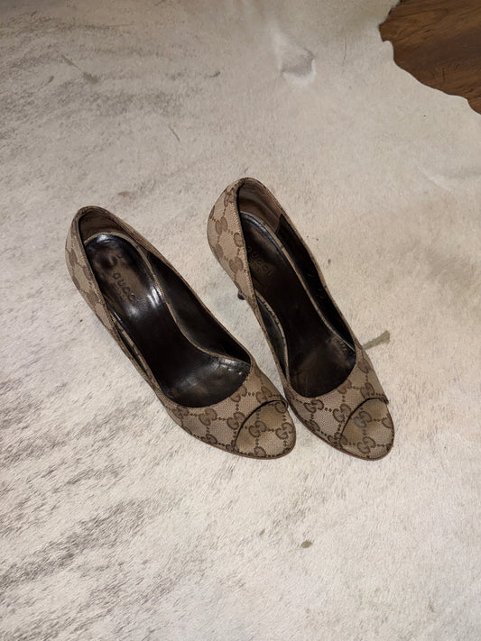 Gucci GG Canvas Peep-Toe Bamboo Heel Pumps 37.5 EU / US 7B