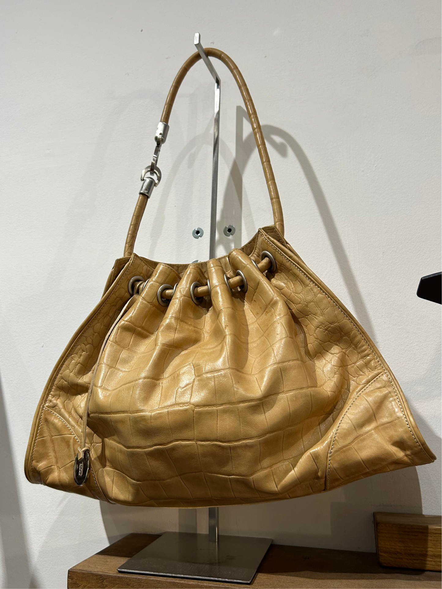 TOD’s light brown one handle & folds shoulder bag