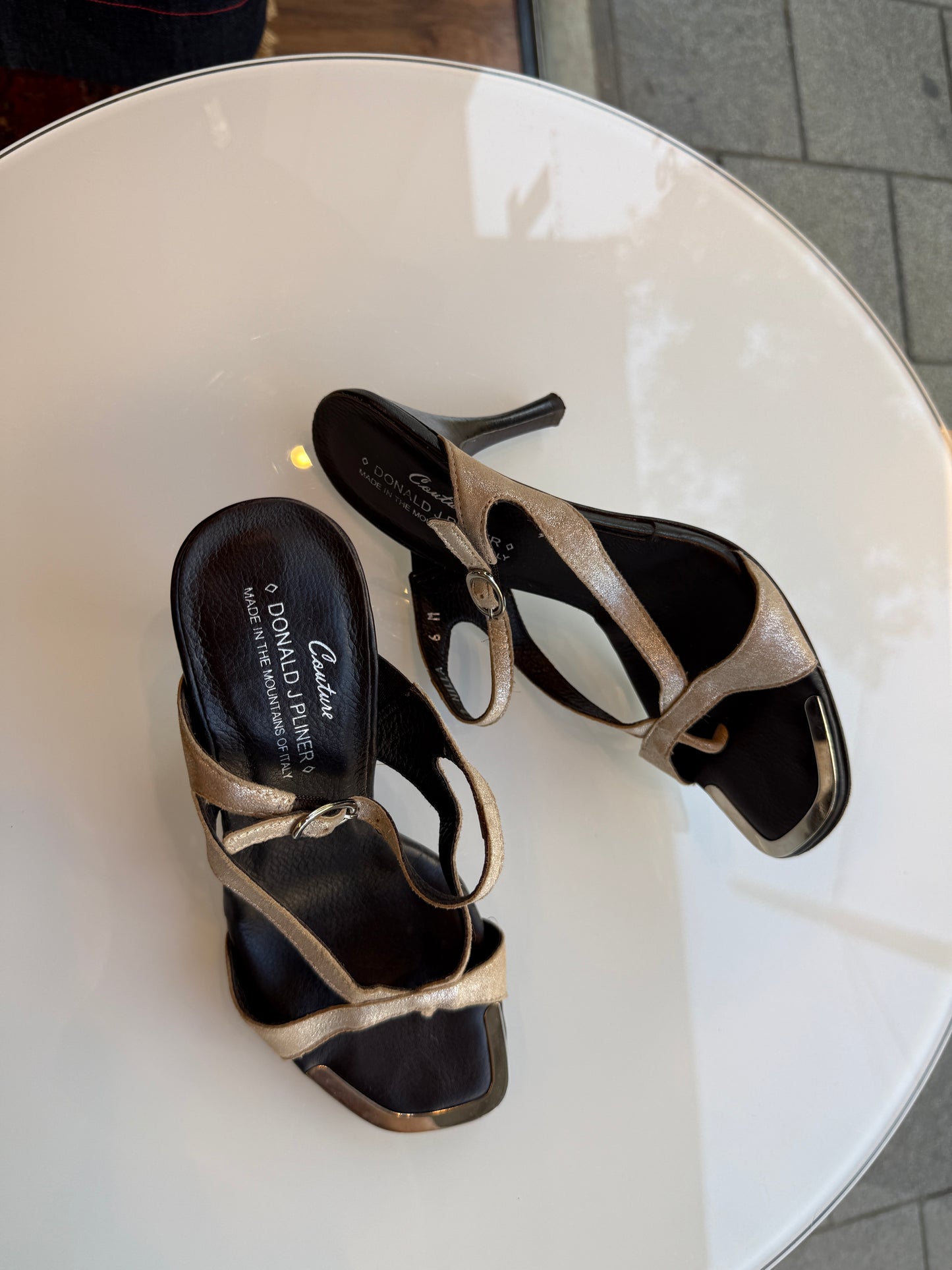 Donald J Pliner Metallic Leather Strappy Sandals 2000s