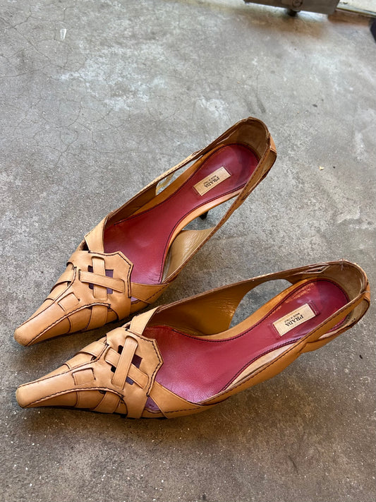 Prada pointed toe pumps 38 EU