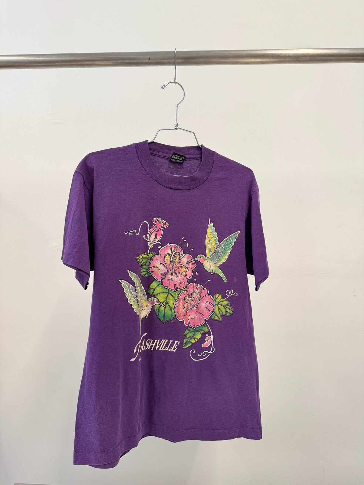 Fruit of the Loom Nashville Hummingbird Vintage Graphic T-Shirt