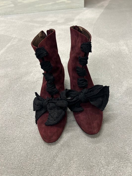 Italian suede ribbon boots