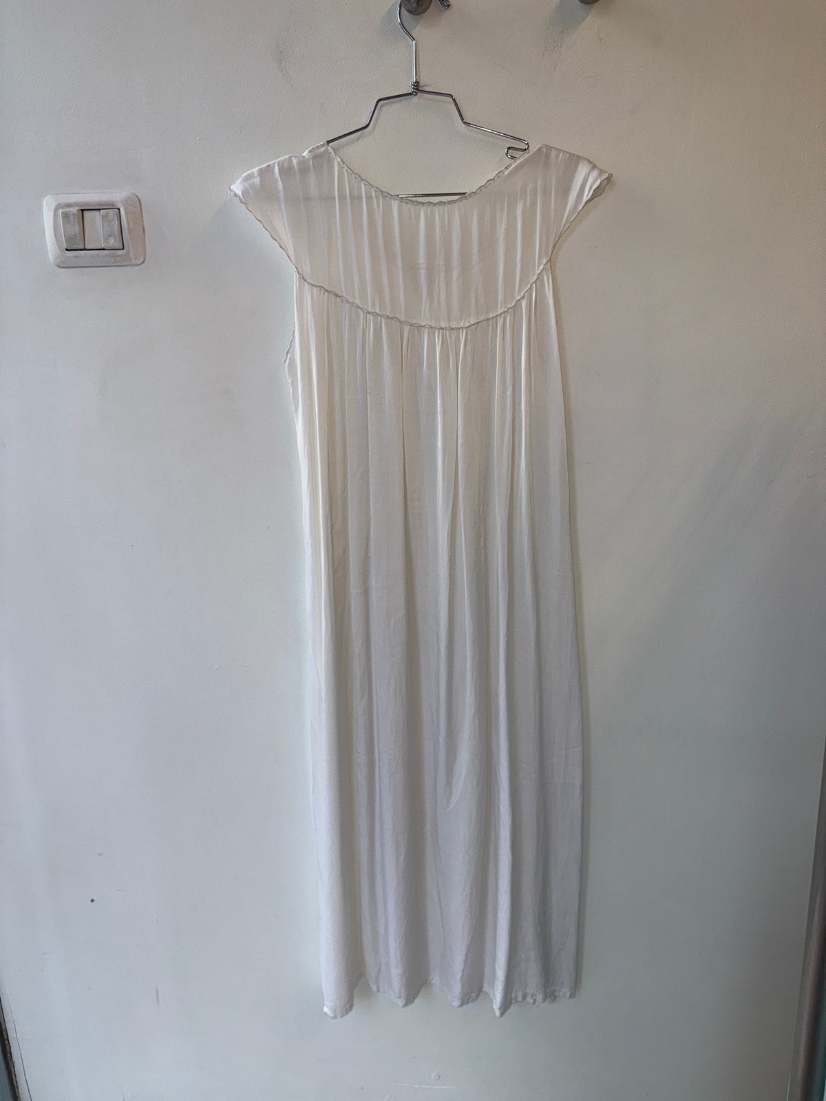 Antique Ivory Embroidered Silk Satin Nightgown – 1930s/40s