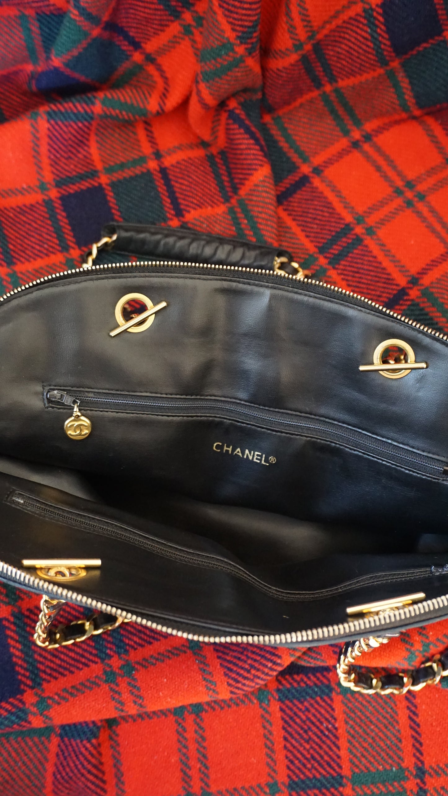 CHANEL medallion quilted CC shoulder bag