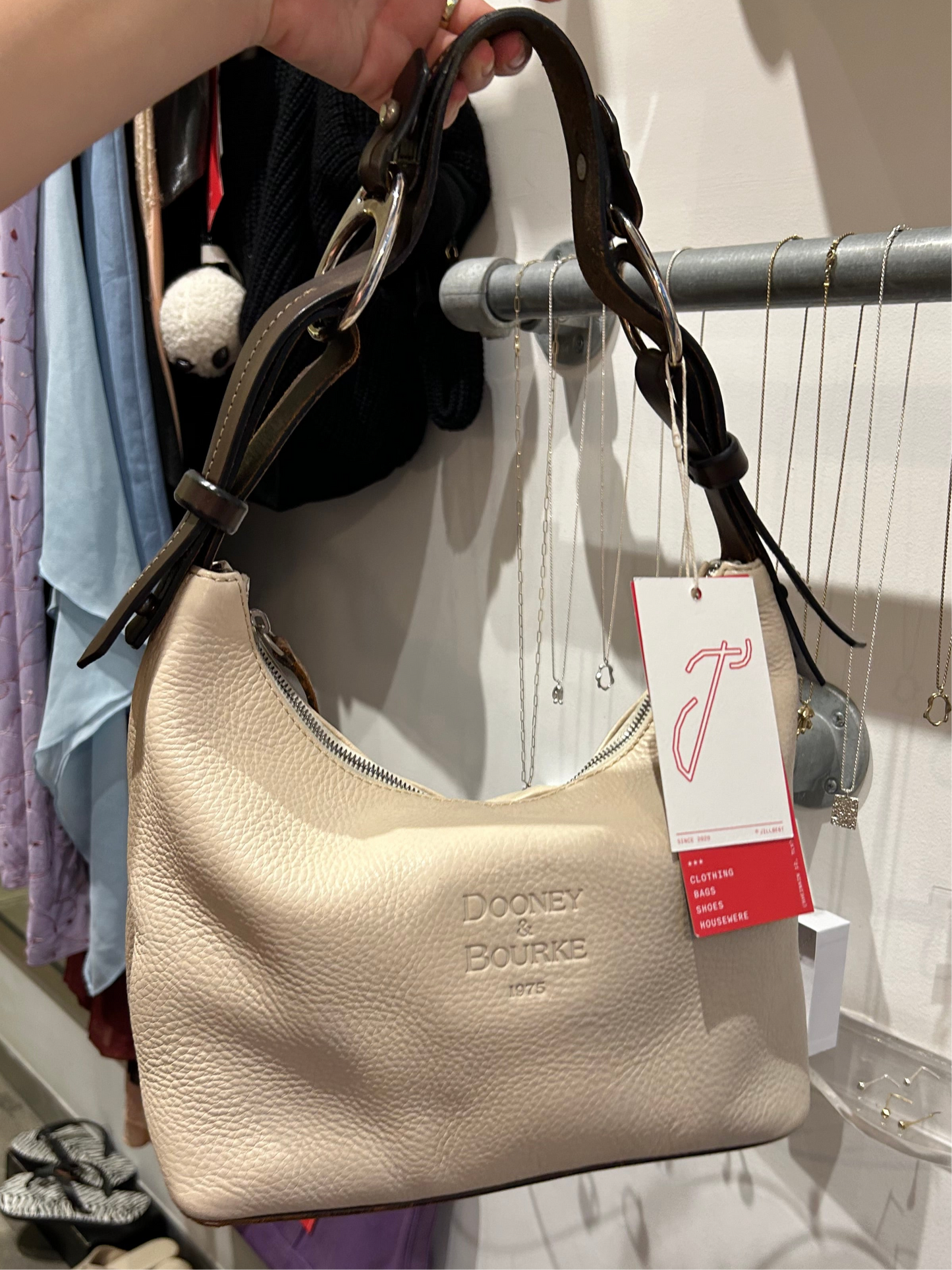 Creamy Dooney & Bourke leather shoulder bag