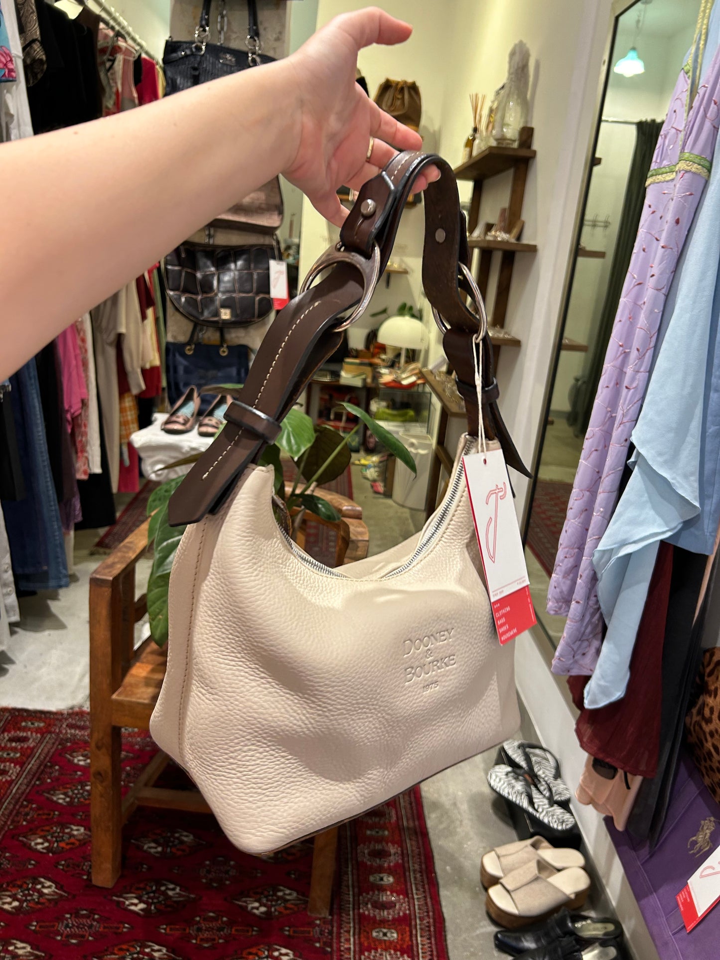 Creamy Dooney & Bourke leather shoulder bag