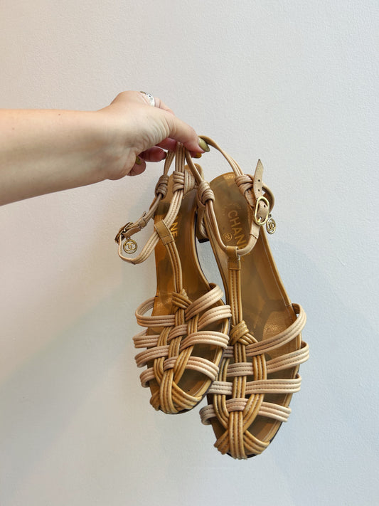 Chanel leather straps heels 41 EU