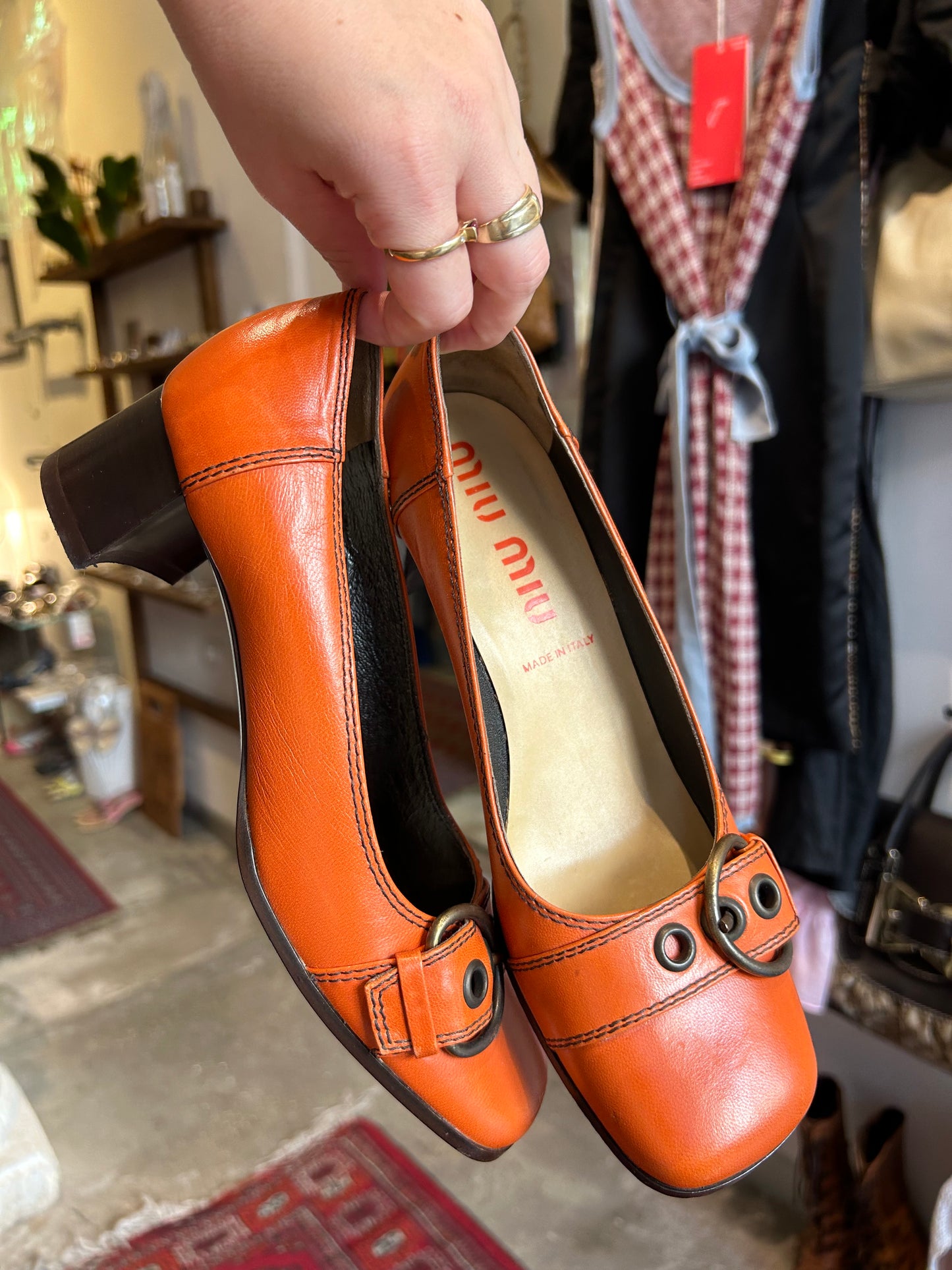 MIUMIU 00’s orange buckle floats (37.5 EU)