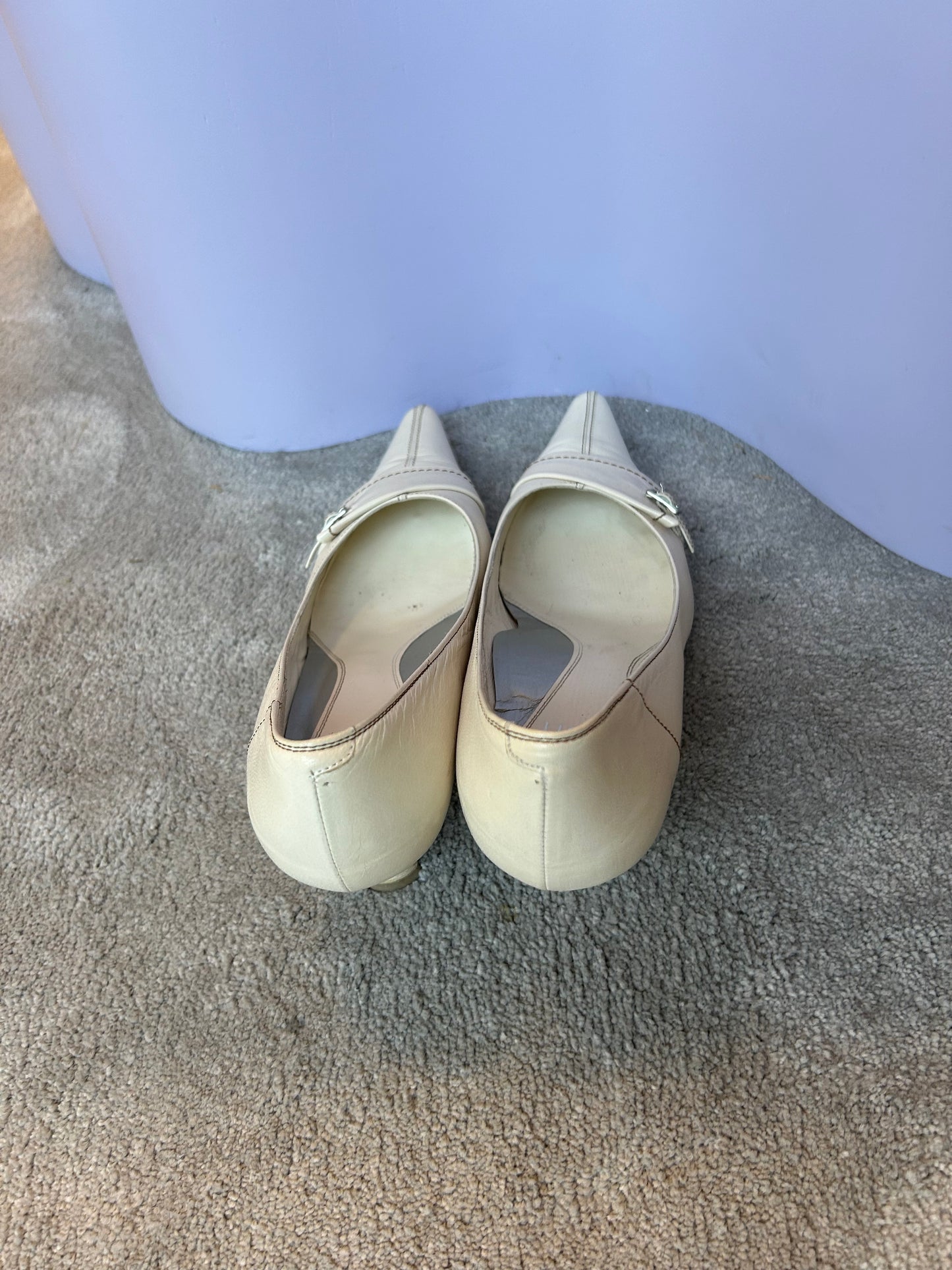 Japanese white leather pumps