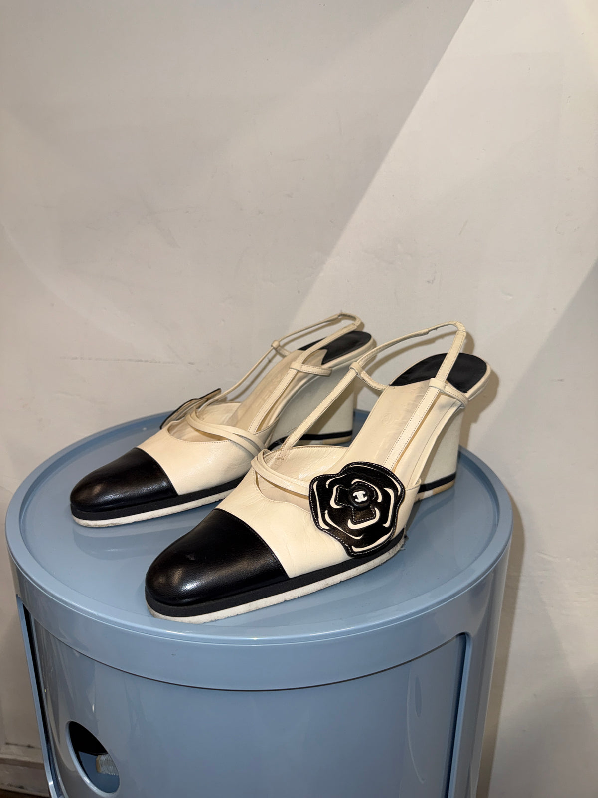 Vintage Chanel Two-Tone Camellia Slingback Wedges – Early 2000s