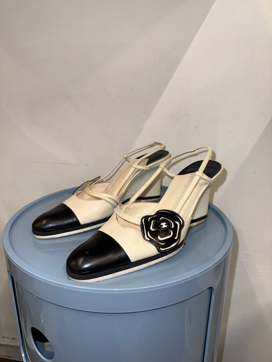 Vintage Chanel Two-Tone Camellia Slingback Wedges – Early 2000s