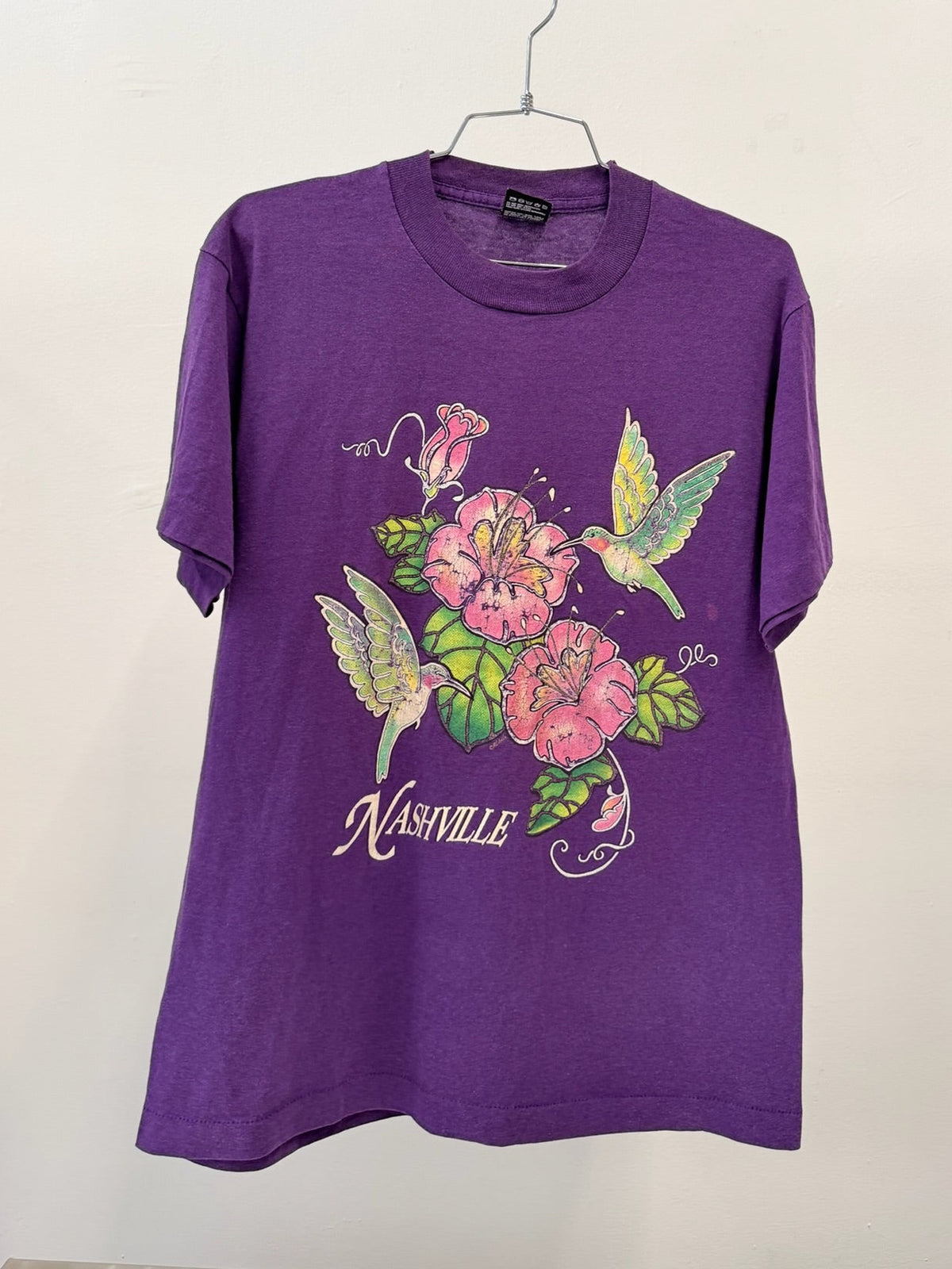 Fruit of the Loom Nashville Hummingbird Vintage Graphic T-Shirt